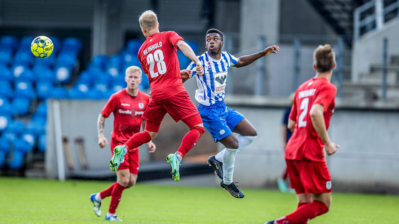 Steve Simpson in action for Esbjerg fB